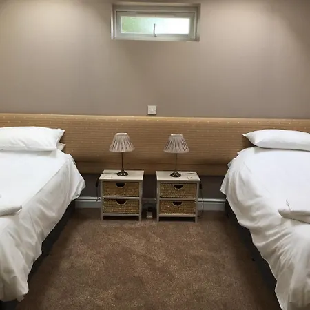 Linden Tree ゲストハウス 4*