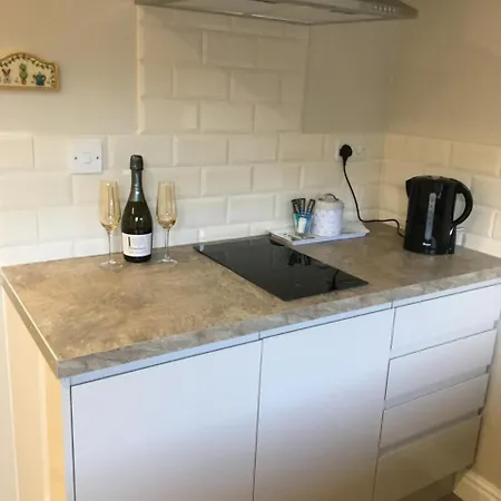 Linden Tree ゲストハウス 4*