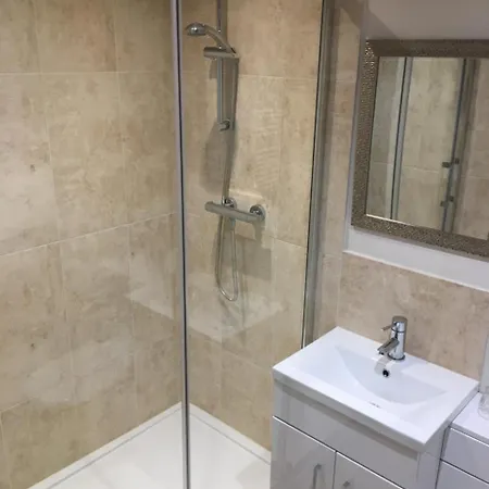 Πανσιόν Linden Tree 4*